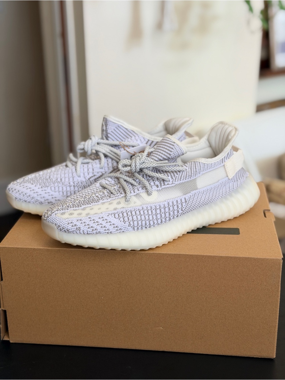 ✨NEW✨Men’s adidas YEEZY BOOST 350 V2